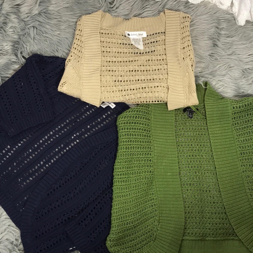 This is a lot of 3 cover up shawl jackets